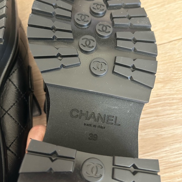 CHANEL Black Leather Loafers with CC Logo - Picture 6 of 9